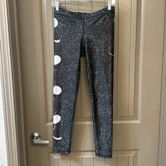 CLEARANCE Terez Oreo Print Performance Leggings - Picture 2 of 7